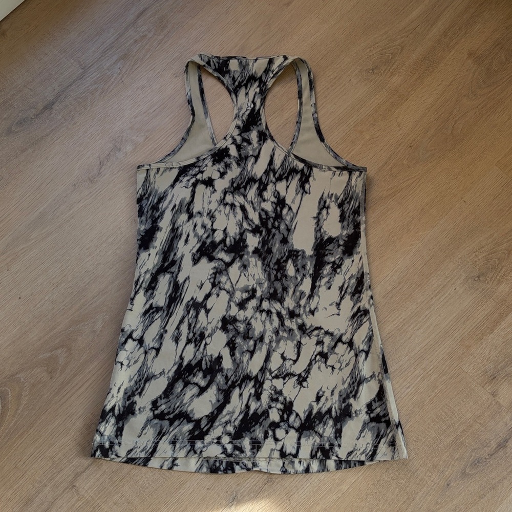 Lululemon Racerback Tank Top Size 8 - Picture 3 of 3